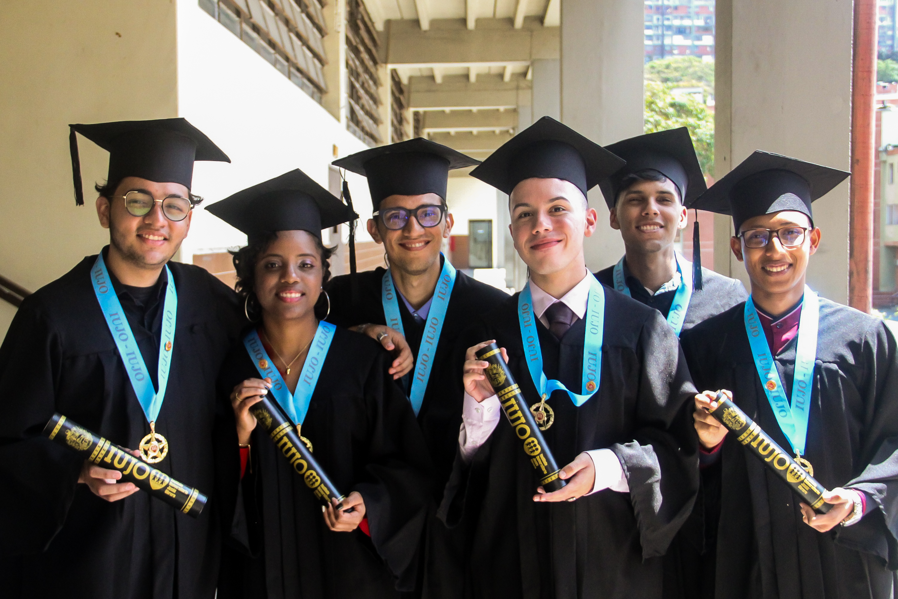 Jóvenes graduados de Fe y Alegría